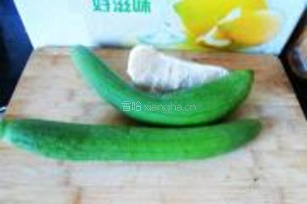 柚子粒拌丝瓜的做法图解1
