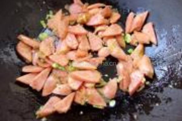 扁豆炒烤肠的做法图解3