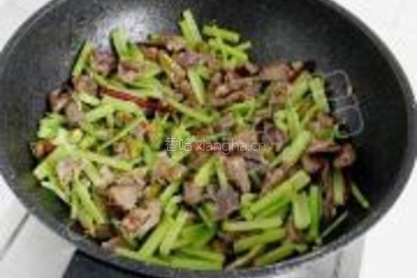 双椒芹菜炒鸡杂的做法图解16
