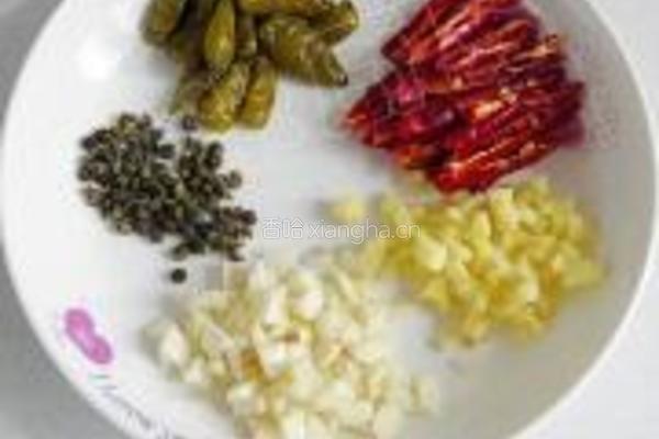 双椒芹菜炒鸡杂的做法图解4