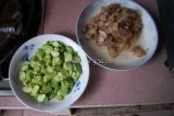 蚕豆炒腊肉的做法图解3