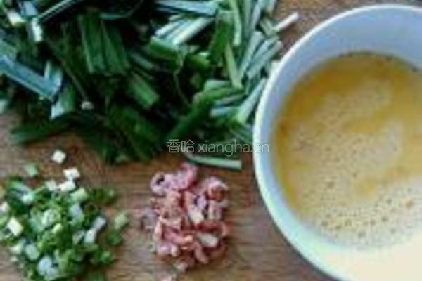 韭菜海米炒鸡蛋的做法图解1
