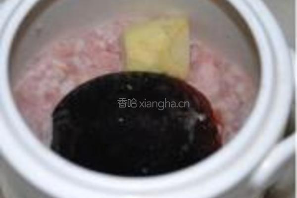 皮蛋肉饼汤的做法图解5