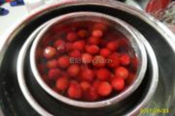 糖水杨梅的做法图解1