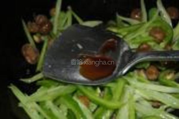 芹菜炒栗子的做法图解10