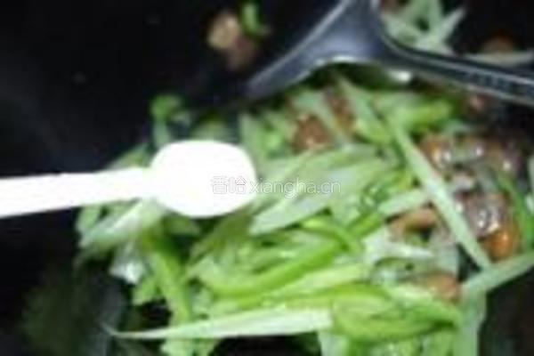 芹菜炒栗子的做法图解9
