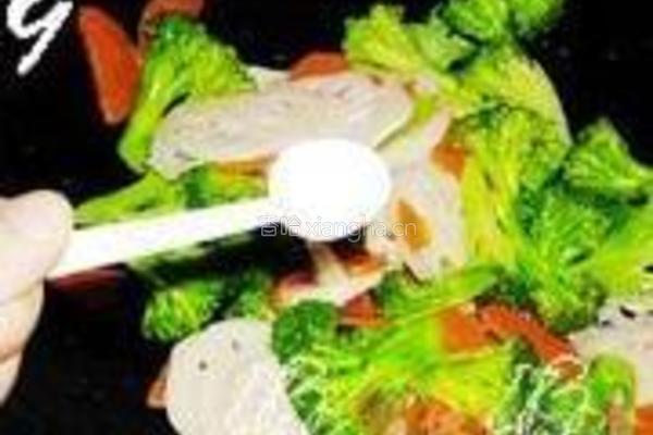 西兰花炒藕片的做法图解9