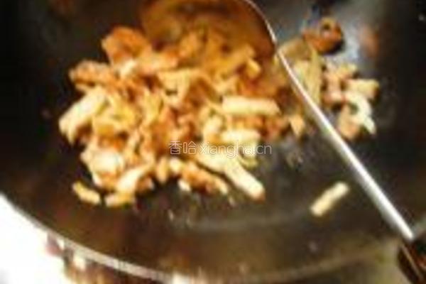 芹菜炒冻豆腐的做法图解3
