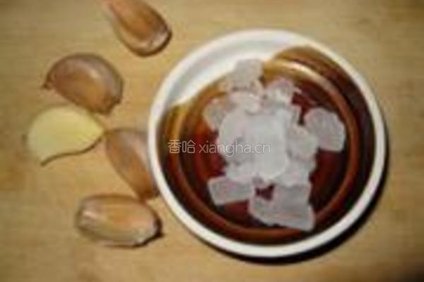 大蒜冰糖水的做法图解1