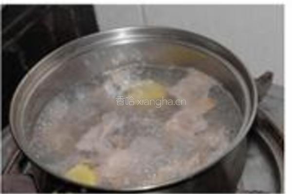 萝卜猪骨汤的做法图解2