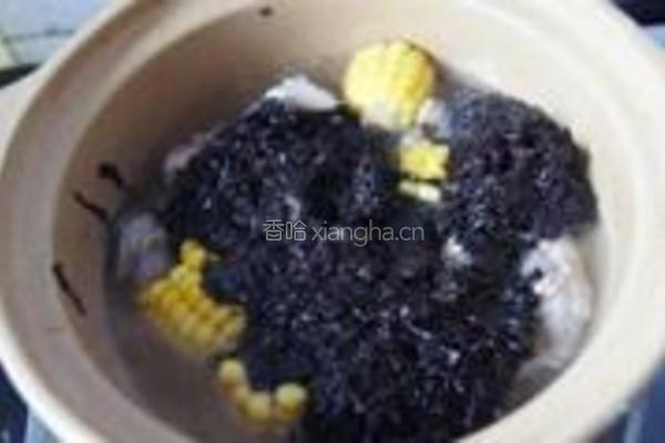 紫菜玉米排骨汤的做法图解5