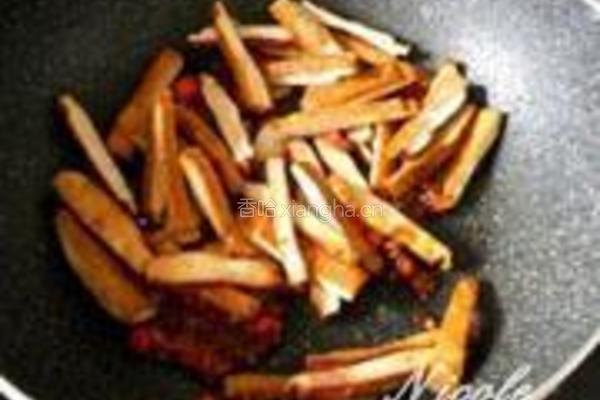 蒜苗辣炒酱香干的做法图解6