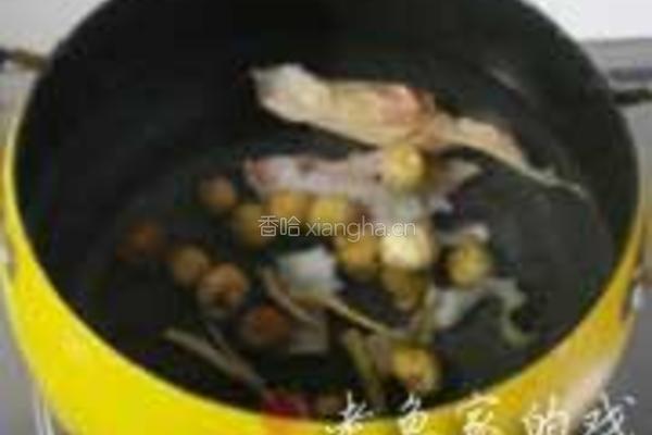 无花果香鱼汤的做法图解2