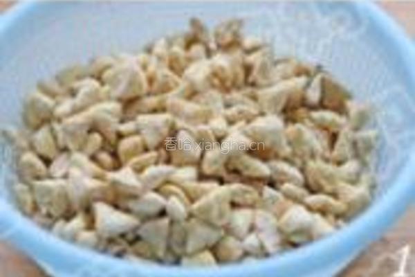粉蒸菱角米的做法图解1