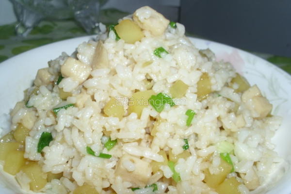 土豆鱼丸炒饭