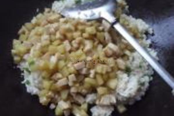 土豆鱼丸炒饭的做法图解13