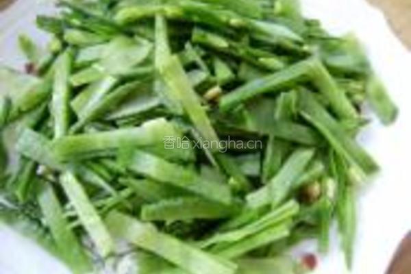 扁豆炒鲜蘑的做法图解1