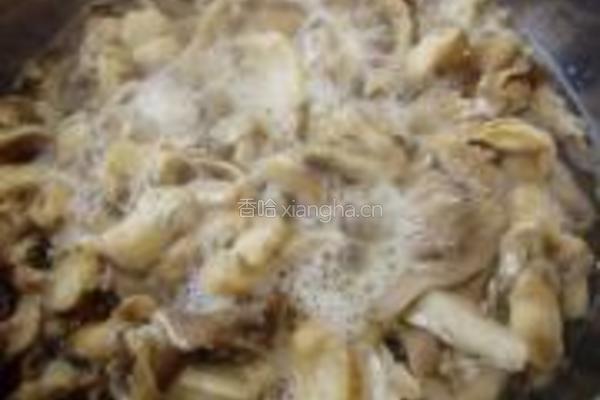 扁豆炒鲜蘑的做法图解2