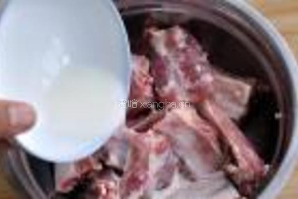 酸豆角炒排骨的做法图解8
