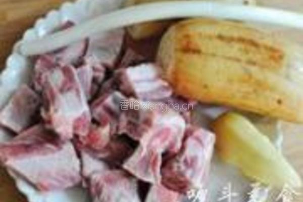 莲藕炖排骨的做法图解1
