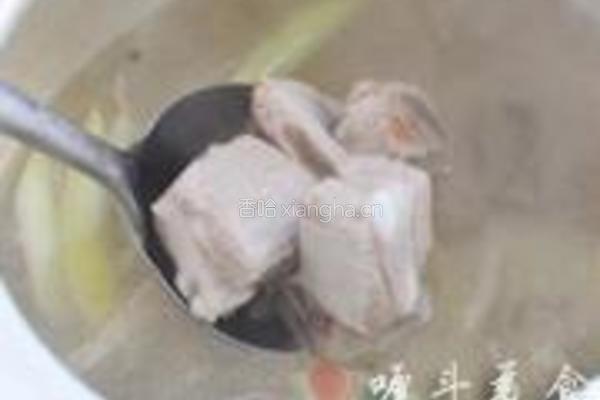 莲藕炖排骨的做法图解3
