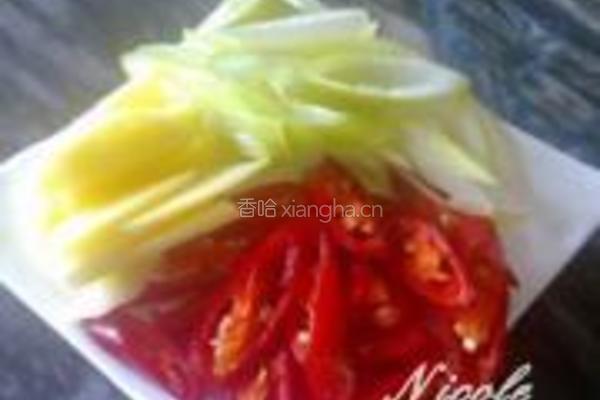 姜葱鱿鱼卷的做法图解1