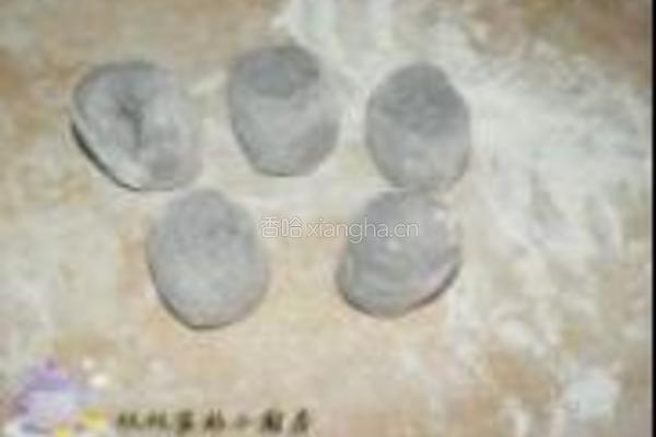 黑米饼的做法图解1