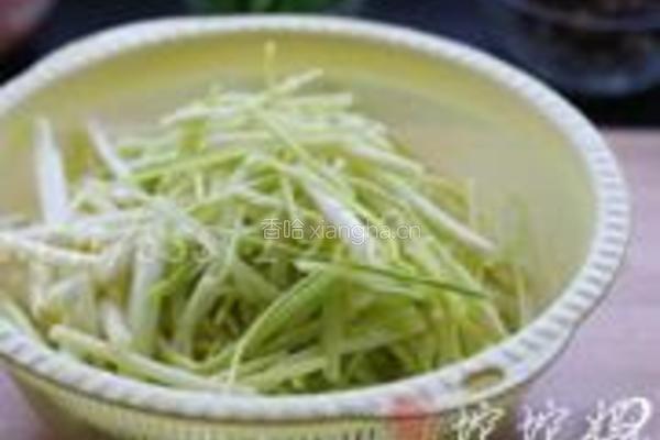 蒿菜黑木耳炒肉的做法图解2