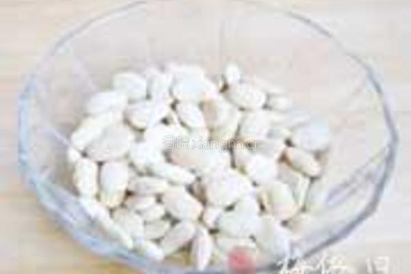 白豆沙冰皮月饼的做法图解1