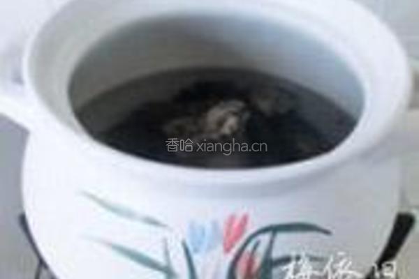 当归春笋乌鸡汤的做法图解4