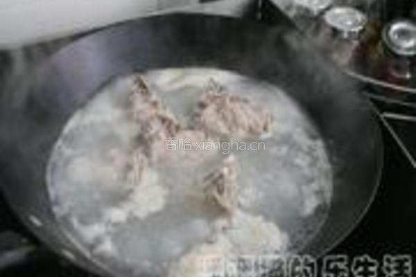 鸡骨草冬笋煲骨汤的做法图解3