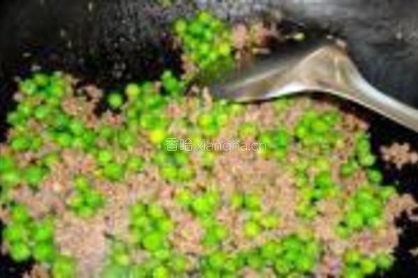 豌豆炒牛肉的做法图解4