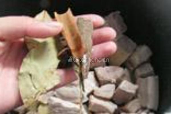 五花肉烧芋仔的做法图解4