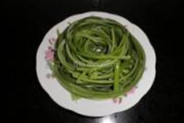 手撕蒜苗拌虾米的做法图解4