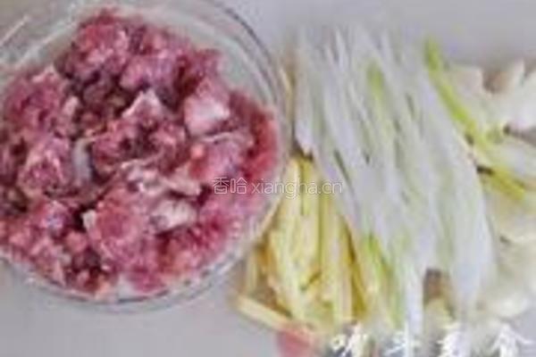 肉末黄豆芽炒粉条的做法图解1