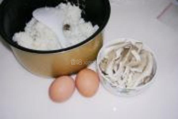 蘑菇炒饭的做法图解1