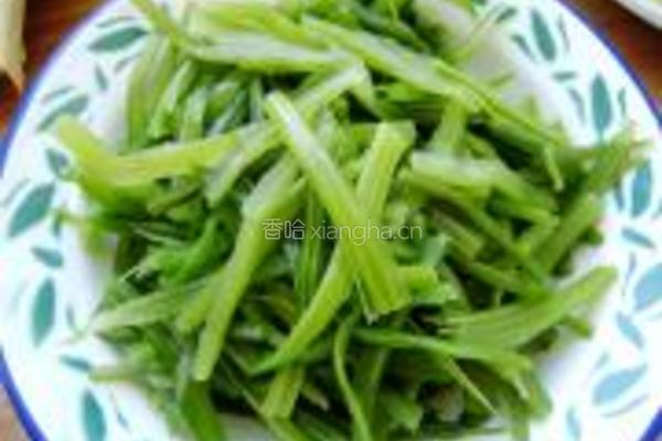 炒豆皮芹菜的做法图解1