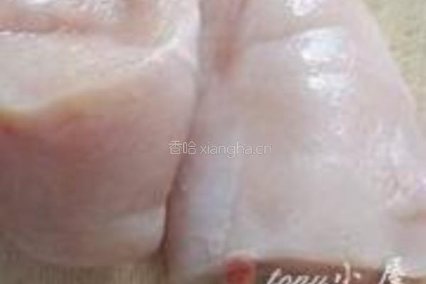 泡椒大蒜鸡块的做法图解1