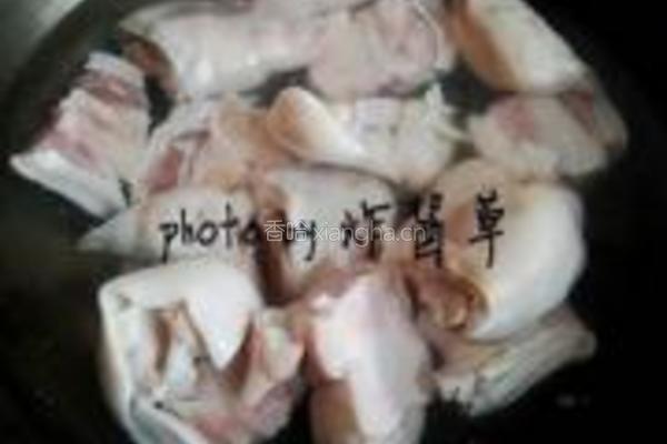 香菇黄豆猪蹄煲的做法图解3