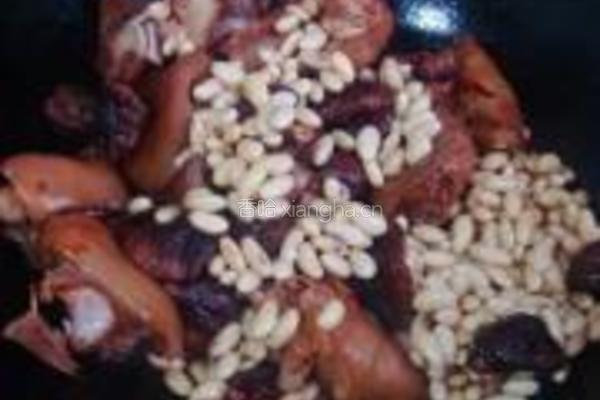 香菇黄豆猪蹄煲的做法图解8