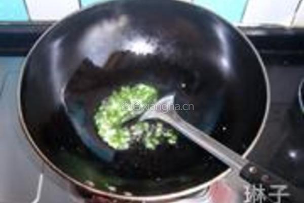 芹菜叶炒三鲜的做法图解6