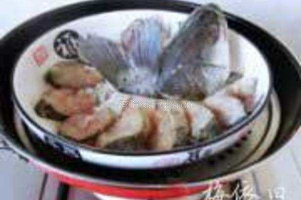 茄汁蒸鲈鱼的做法图解3