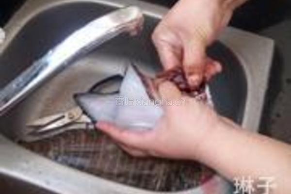 红烧鳎目鱼的做法图解1