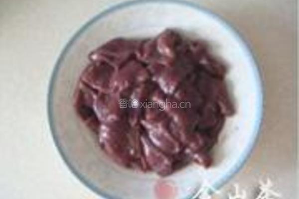 枸杞蒸猪肝的做法图解2