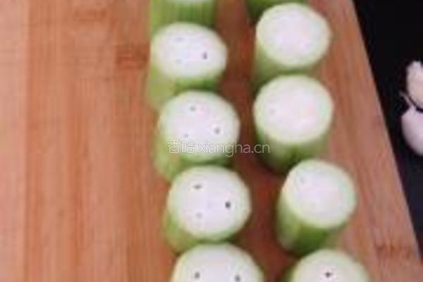 蒜泥干贝丝瓜盅的做法图解3