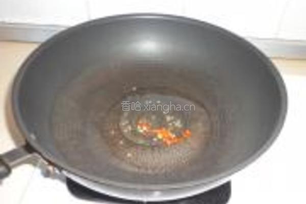 榨菜炒银芽的做法图解2
