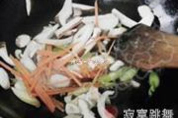 芹蒜香菇豆腐丝的做法图解6