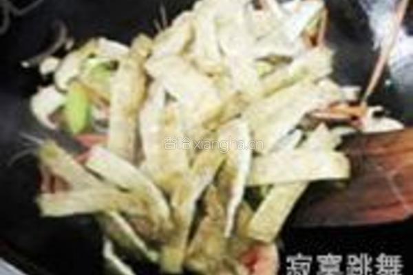芹蒜香菇豆腐丝的做法图解7
