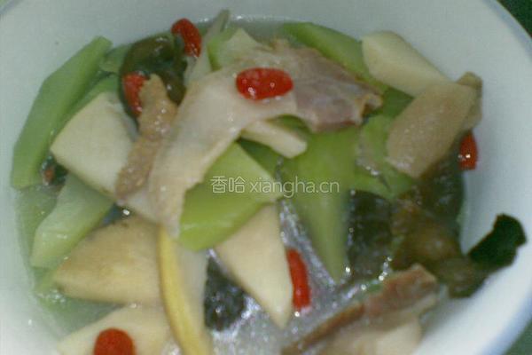 莴笋咸肉煮笋片