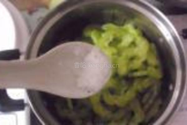 素炒苦瓜的做法图解3